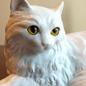 1983 Universal Statuary Corp White Cat